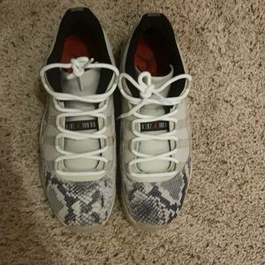 Jordan 11 snake light bone *NO BOX*